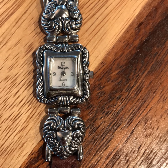 Beautiful Brighton Watch Mother of Pearl Face Leather Strap - Picture 5 of 7